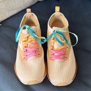 Brooks Ricochet vanilla sprinkles